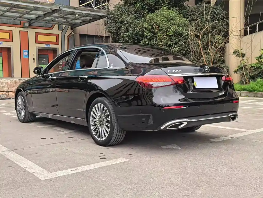 MERCEDES-BENZ E CLASS