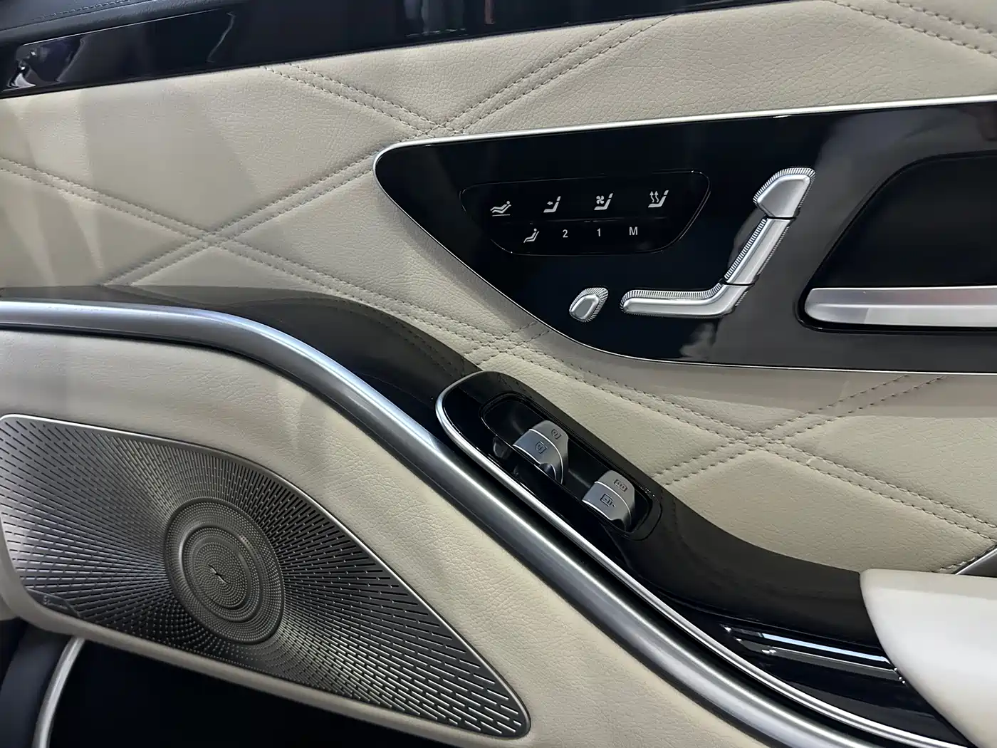 Mercedes-Benz Maybach S-Class 2025 Model S 480 4MATIC фото 17