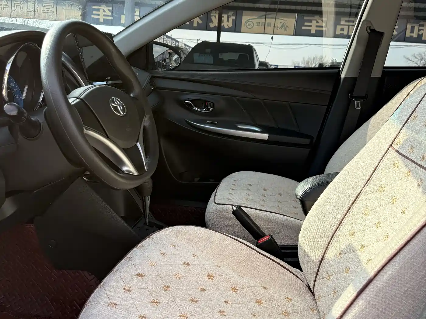 Toyota YARiS L Zhi Xuan 2015 1.5E Auto Charming Edition фото 5