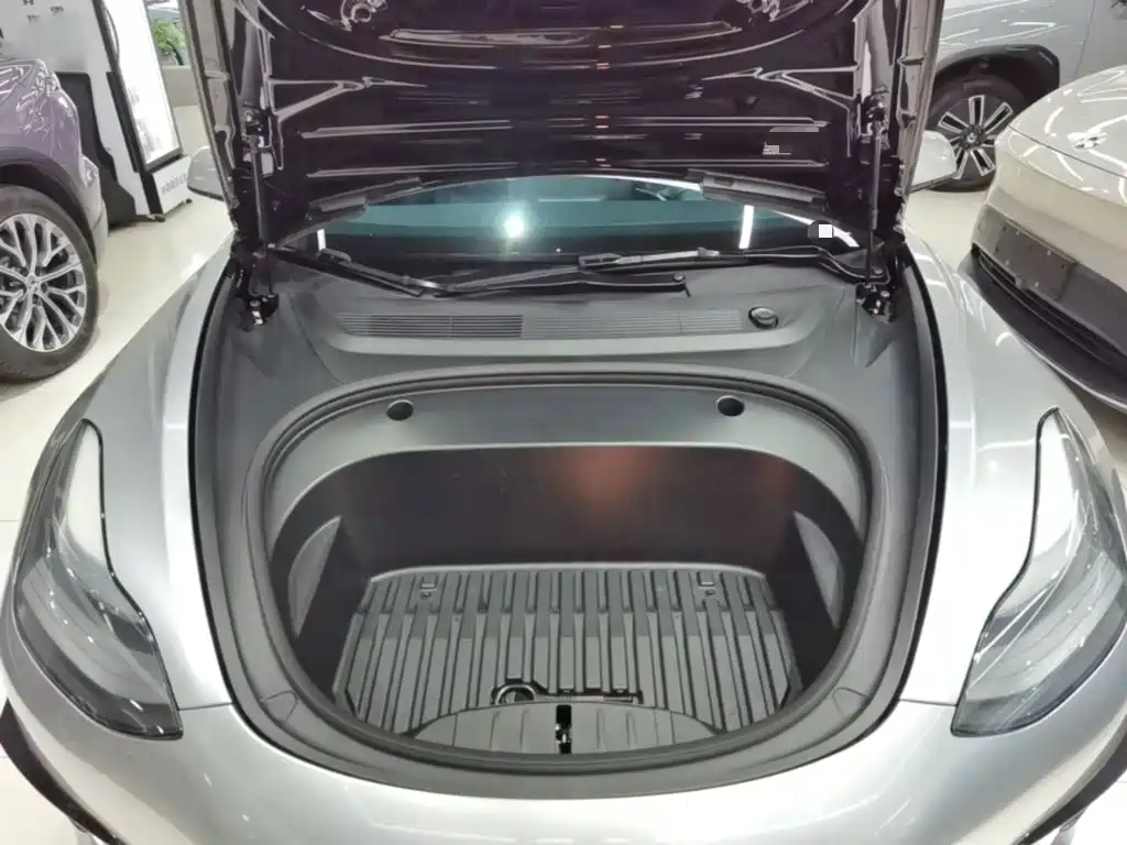 Фото 20 - Tesla Model 3