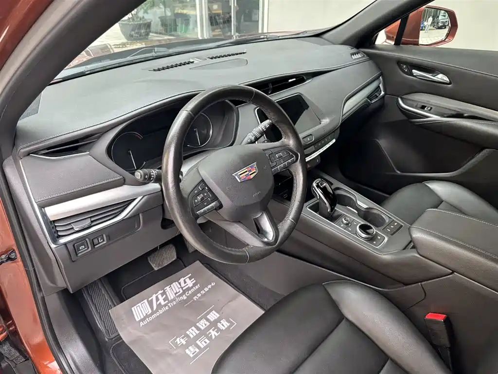 CADILLAC XT4
