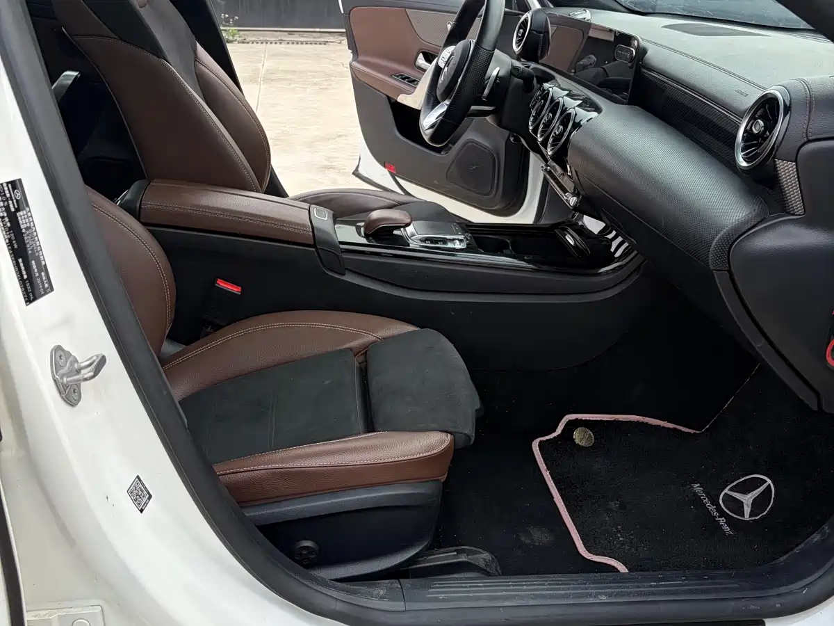 Mercedes-Benz A-Class 2019 A 200 L Sport Sedan фото 12