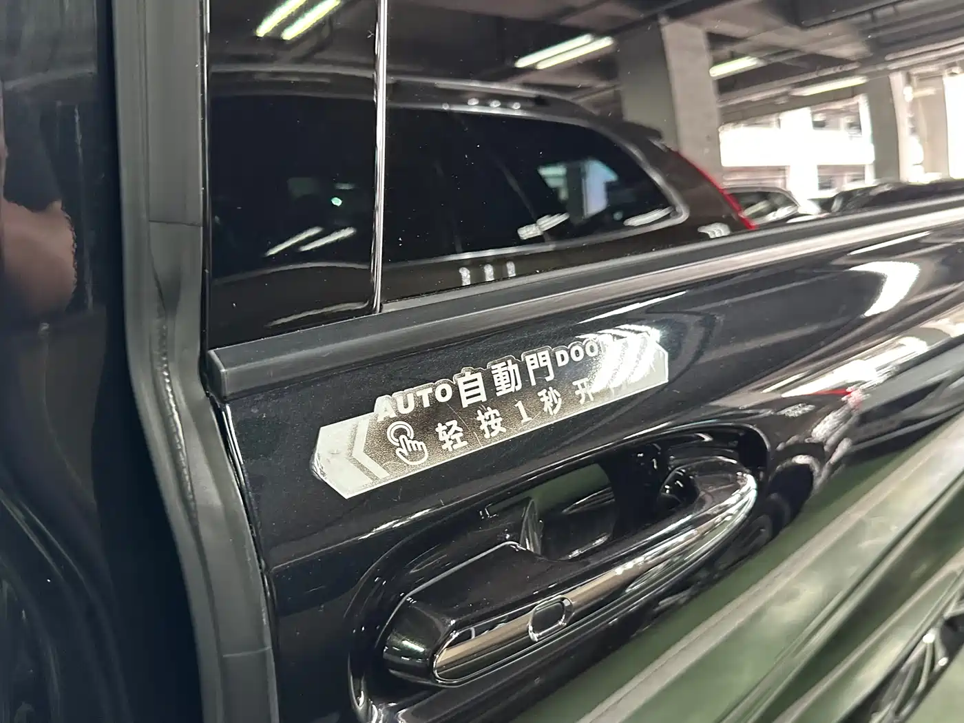 Toyota Granvia 2023 2.5L Hybrid Comfort Edition фото 4