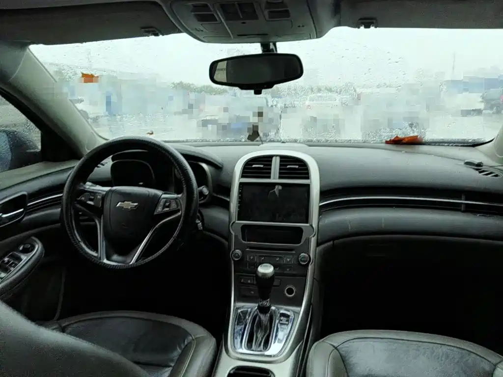 Photo 12 - Chevrolet Malibu
