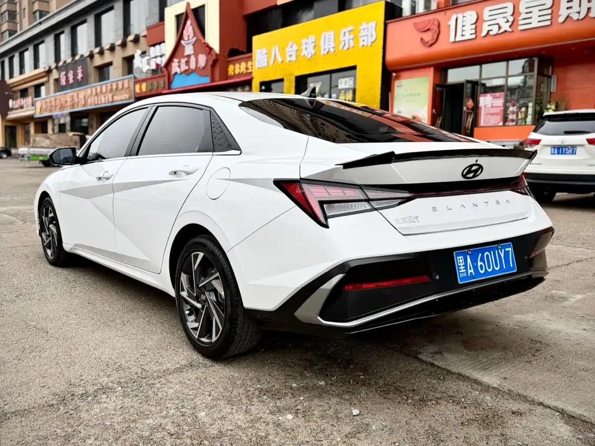 Hyundai Elantra 2023 Model 1.5L CVT LUX Premium Edition фото 4
