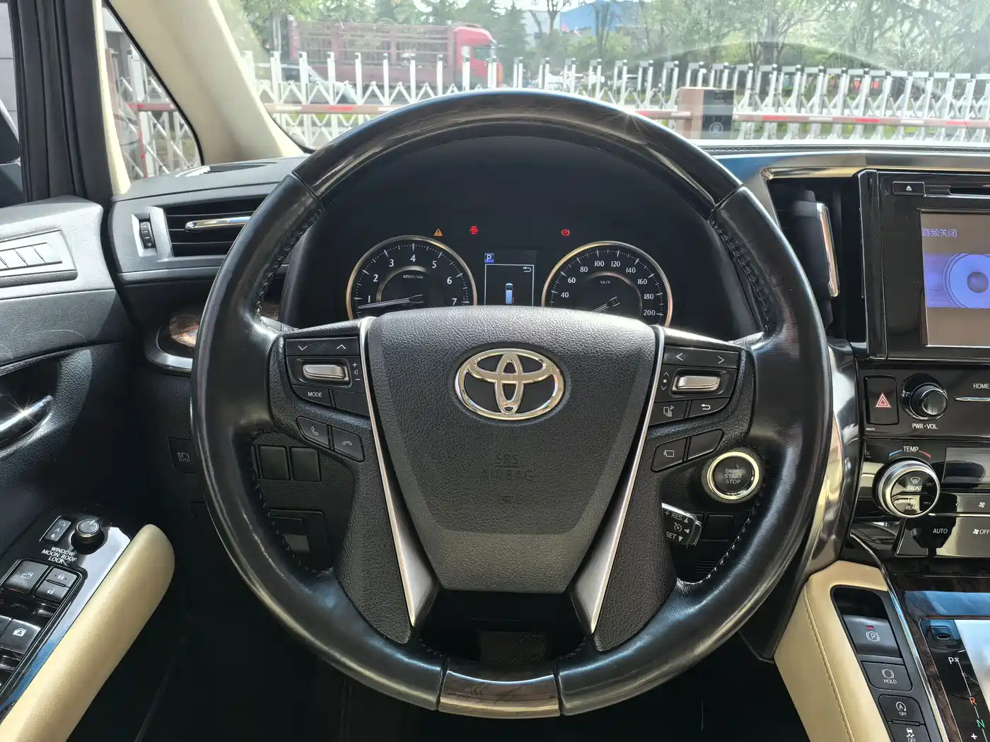 Toyota Alphard 2018 3.5L Luxury фото 10