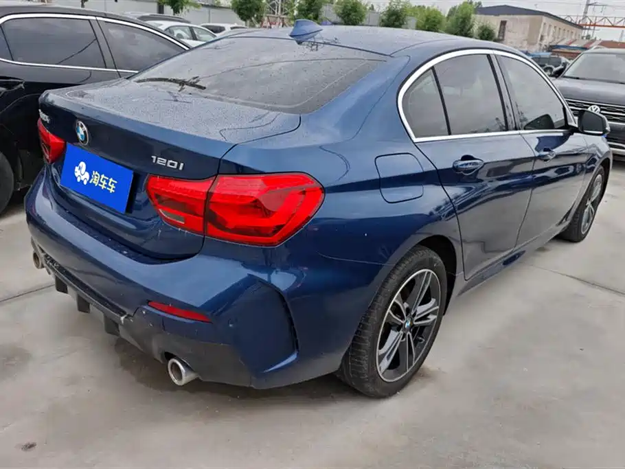 BMW 1 Series 2022 120i M Sport фото 3
