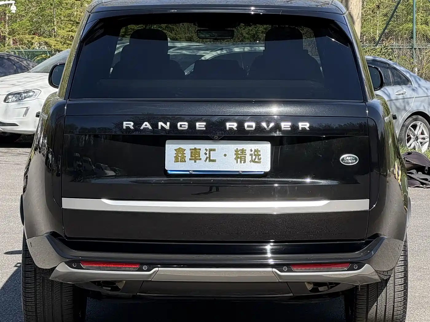 Land Rover Range Rover 2024 3.0 L6 400PS Genesis Extended фото 12
