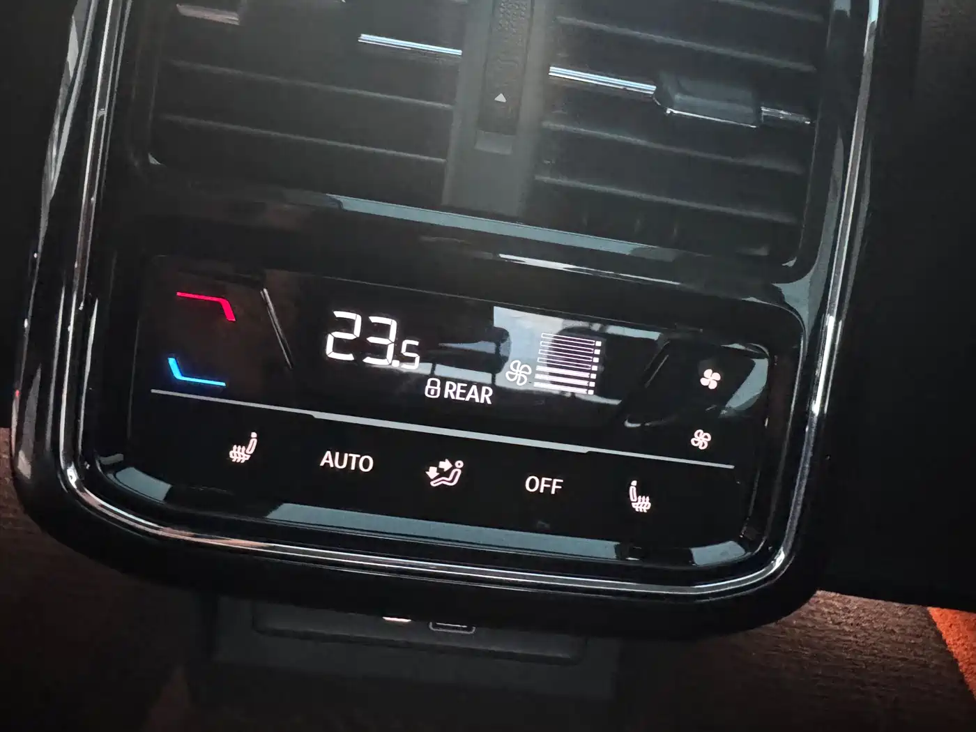 Volkswagen Passat 2021 Model 330TSI Premium Edition фото 10