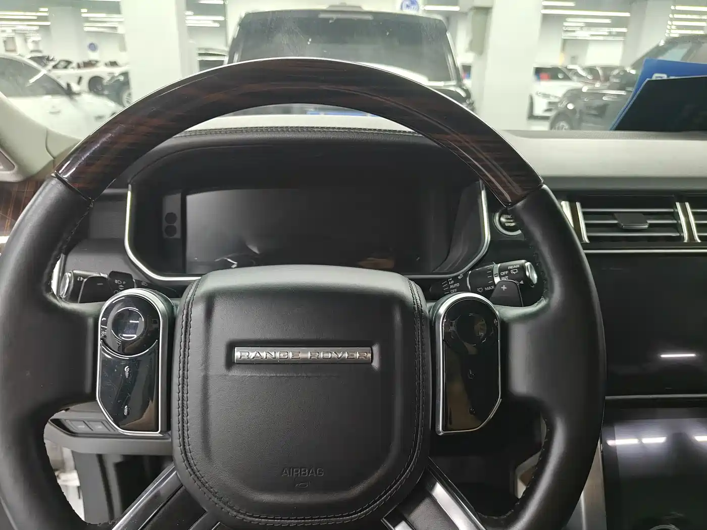 Land Rover Range Rover 2017 3.0 SC V6 Golden Age Edition фото 13