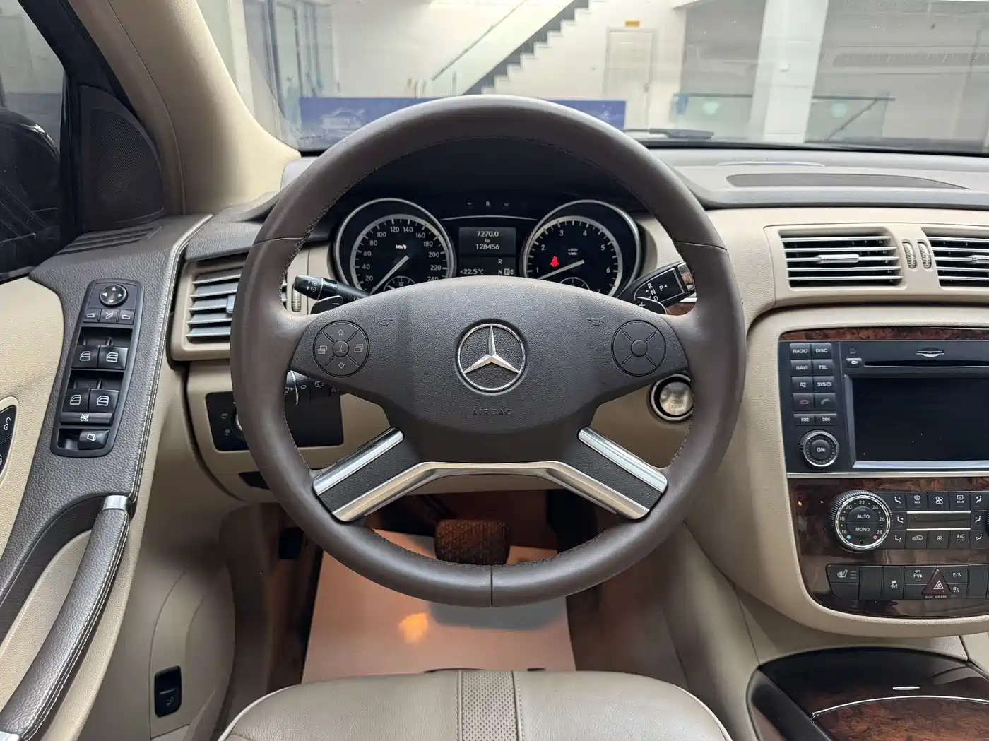 Mercedes-Benz R-Class 2011 R 350 L 4MATIC фото 10