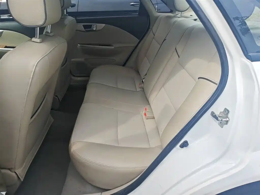 Buick Excelle 2015 1.5L Automatic Classic фото 17