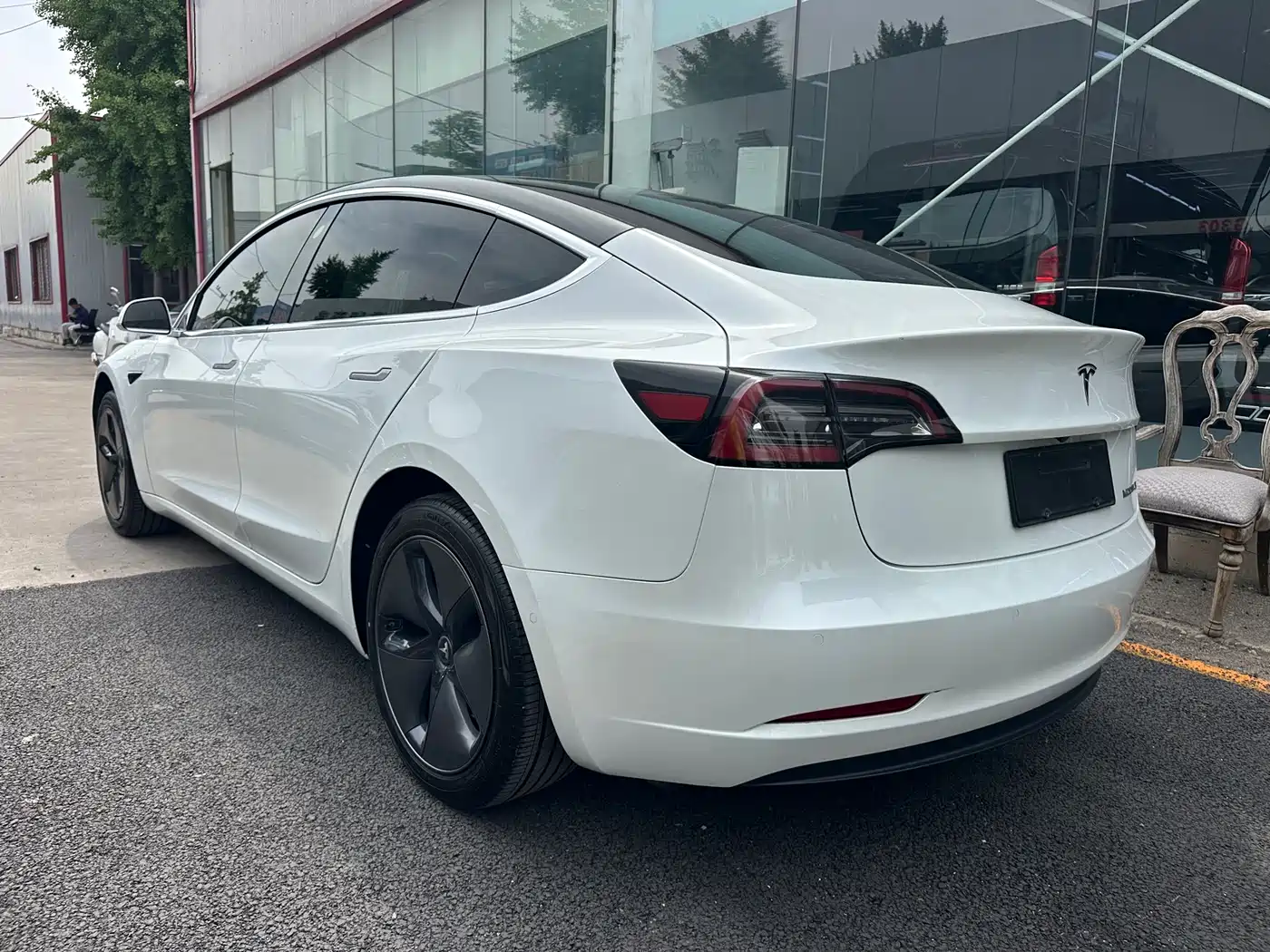 TESLA MODEL 3