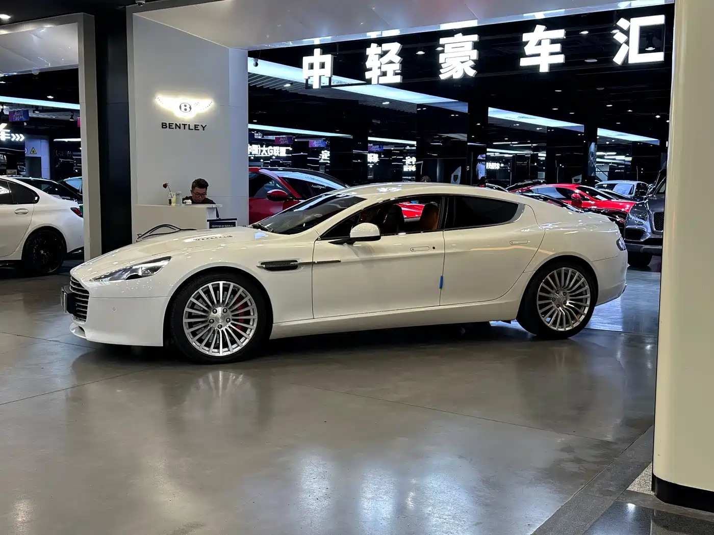 Aston Martin Rapide 2015 Model 6.0L S фото 3