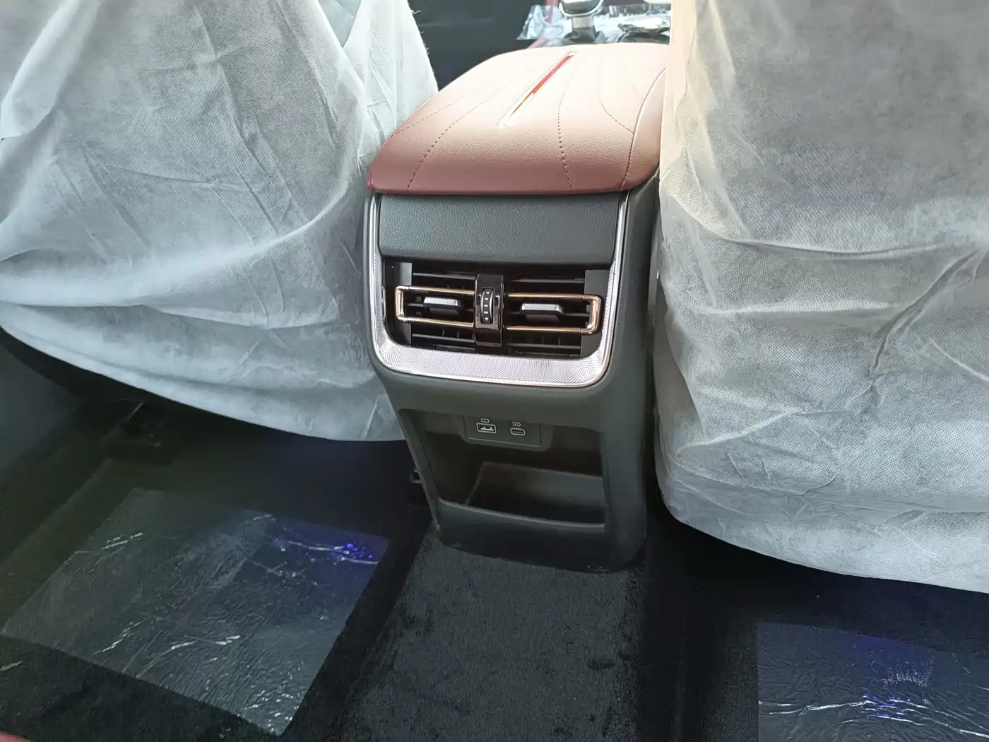 Hongqi H5 2024 1.5T DCT Smart Connect Flag Joy Edition фото 19