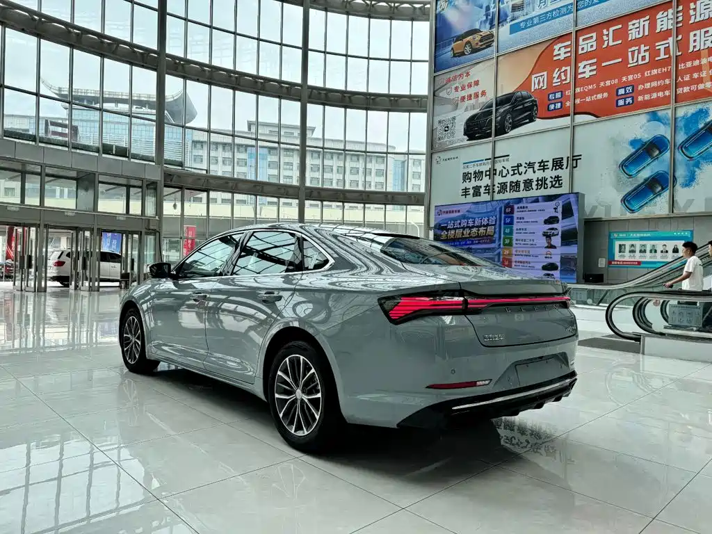 Фото 7 - Geely Preface