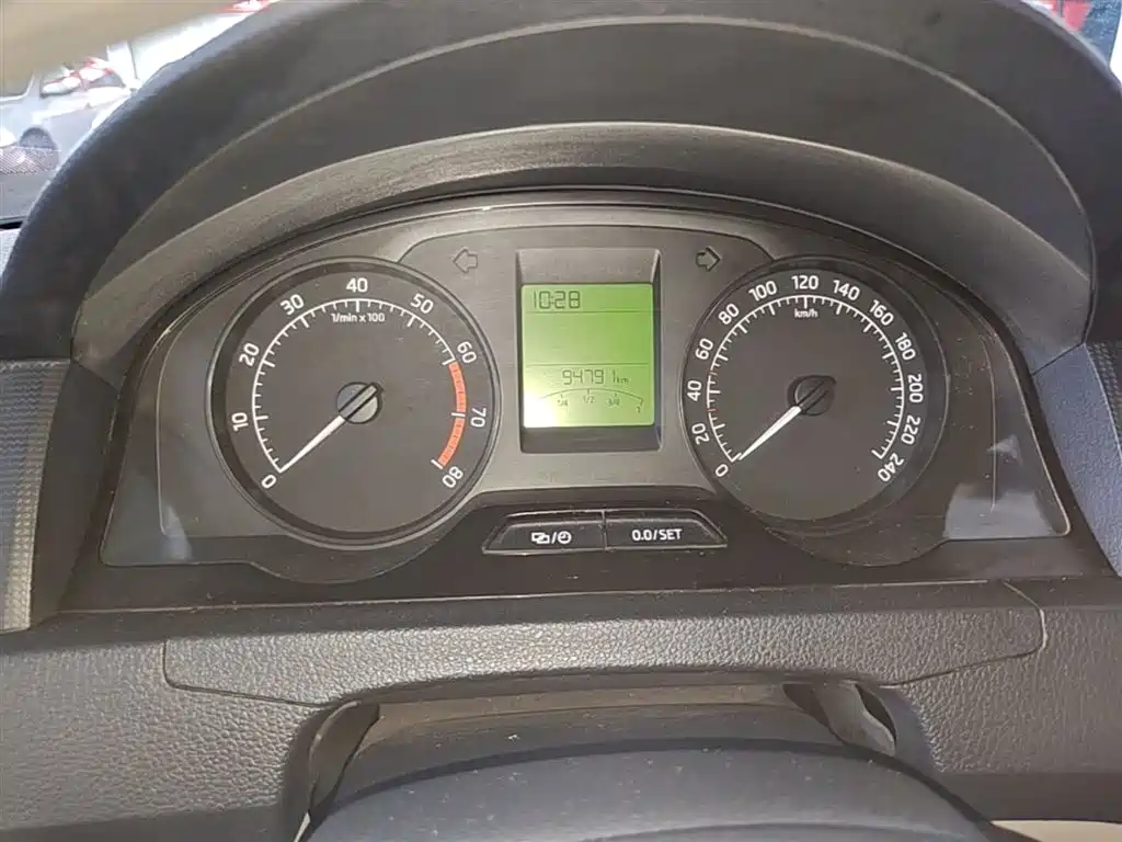 Škoda Rapid 2016 1.6L Automatic Pioneer Edition фото 12