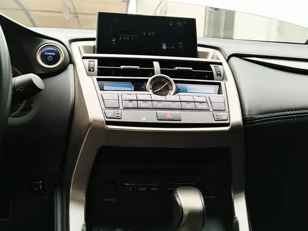 Lexus NX 2015 300h FWD Luxury фото 9