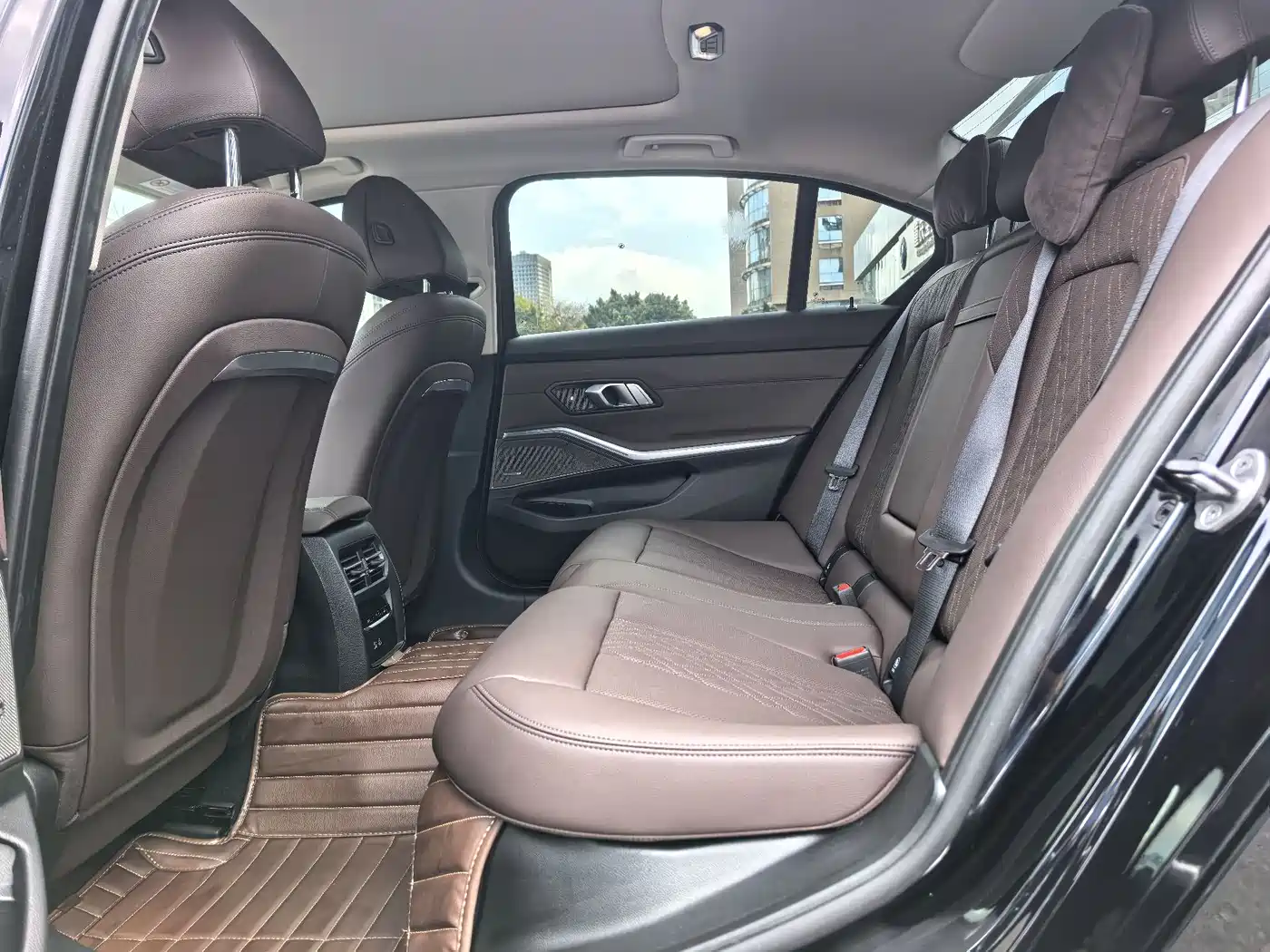 BMW 3 Series 2024 325Li M Sport Shadowline Package фото 11