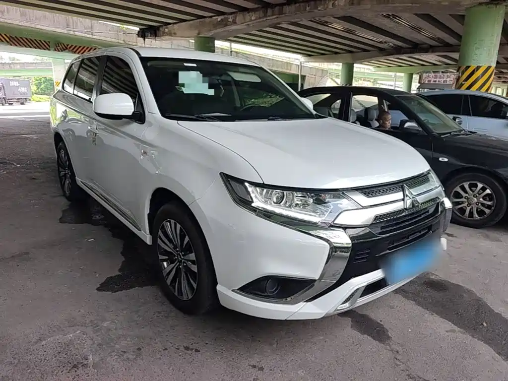 Mitsubishi Outlander 2024 2021 Facelift 2.0L 2WD Comfort Edition 5-Seater
