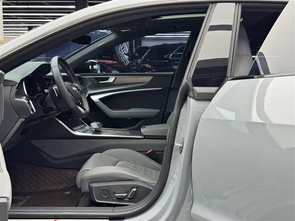 Audi A7L 2024 45 TFSI quattro RS Kit Racing Edition фото 6