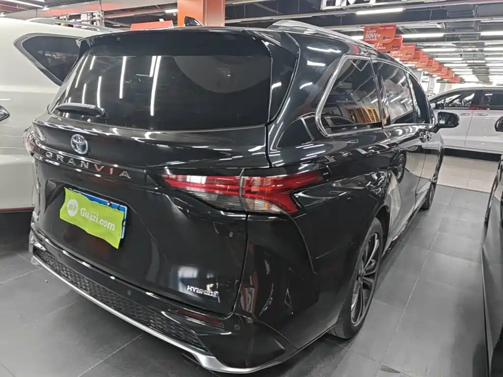 Фото 7 - Toyota Granvia