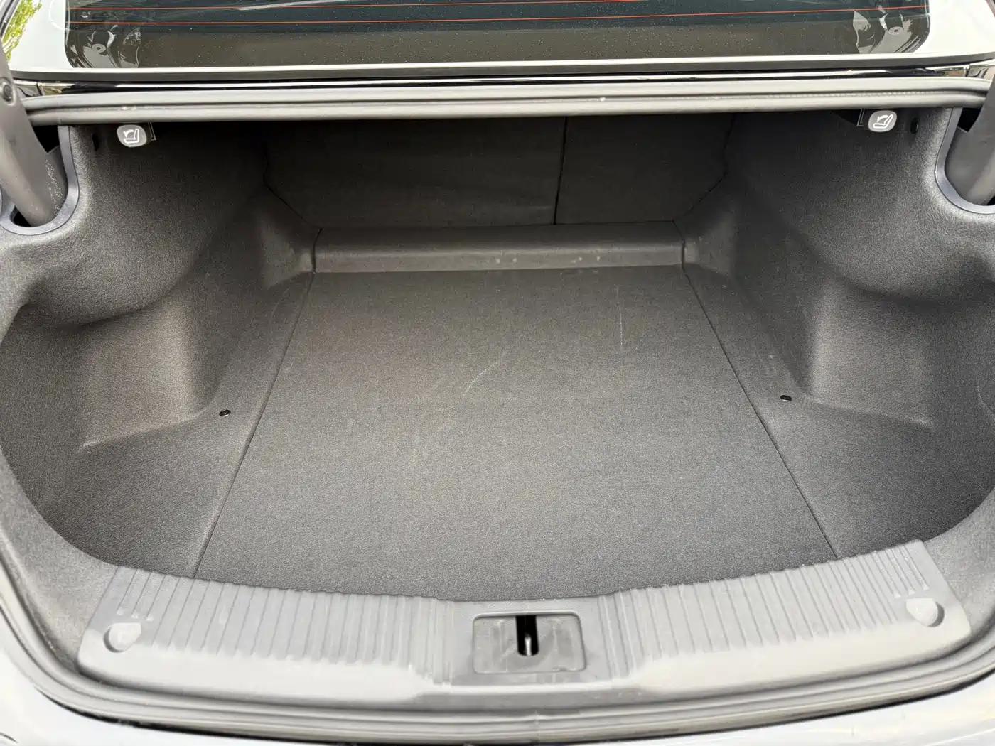 Hongqi H5 2025 2.0T Automatic Flag Celebration 500,000 Units Anniversary Edition фото 25