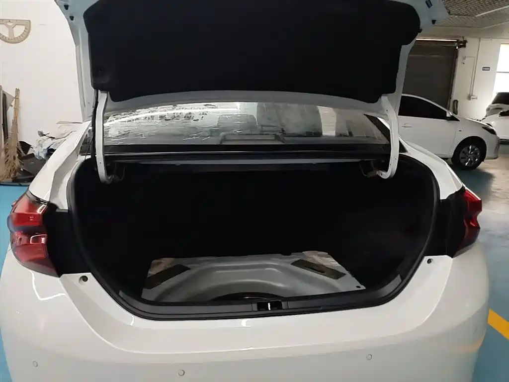 Toyota Levin 2017 Facelift 185T CVT Elite (China V) фото 18