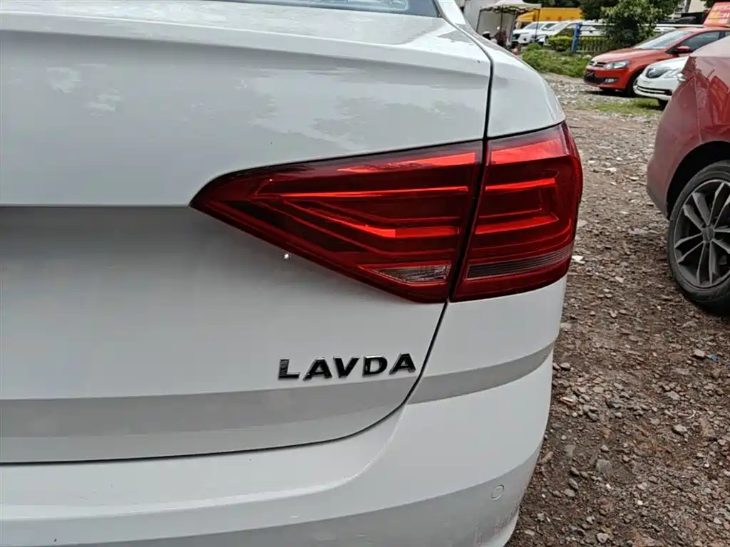 Volkswagen Lavida 2017 1.6L Automatic Trend Edition фото 8