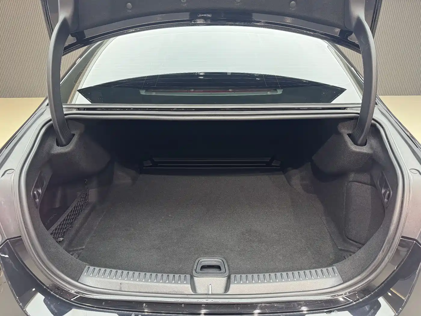Mercedes-Benz E-Class 2024 Model E 300 L Luxury фото 9