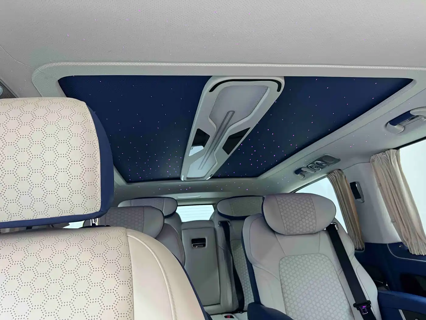 Mercedes-Benz Vito 2023 2.0T Elite 7-Seater фото 16
