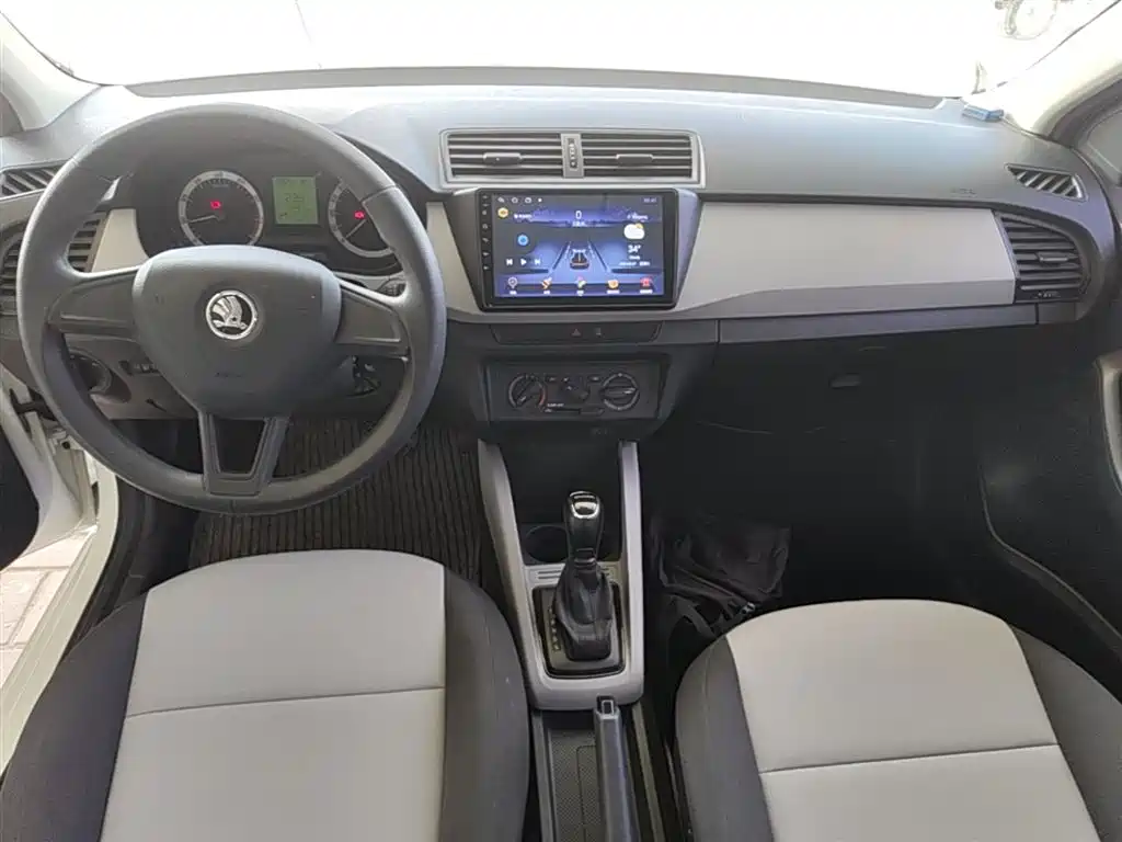 Škoda Fabia 2017 1.4L Auto Car Enjoy Edition фото 10
