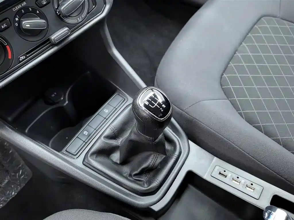 Škoda Rapid 2020 1.5L Manual Standard фото 13