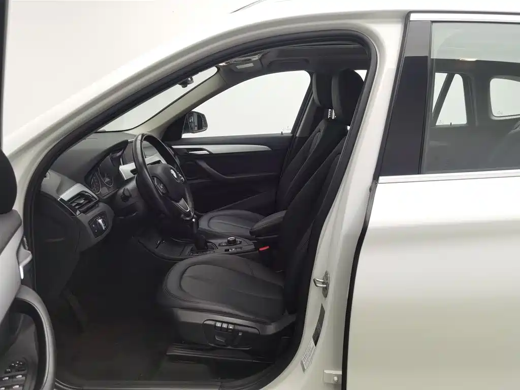 BMW X1 2018 sDrive20Li Leading Model фото 10