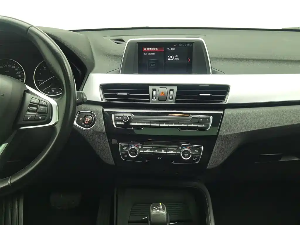 BMW X1 2018 sDrive20Li Leading Model фото 12