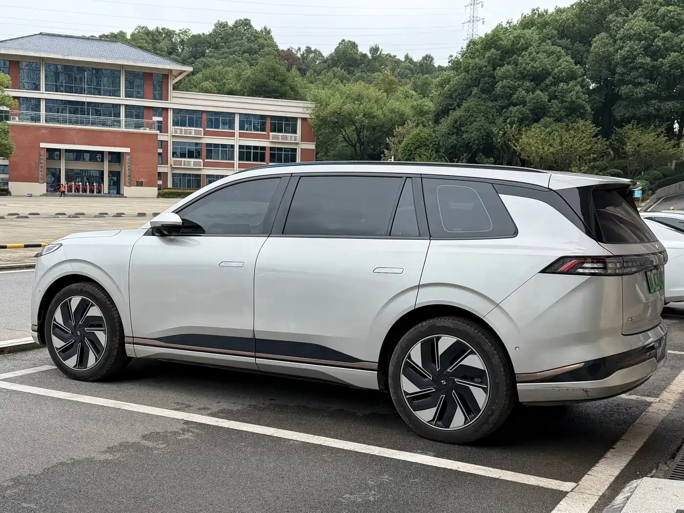 Dongfeng Yipai eπ008 2025 2024 636Max Pure Electric 6-Seater