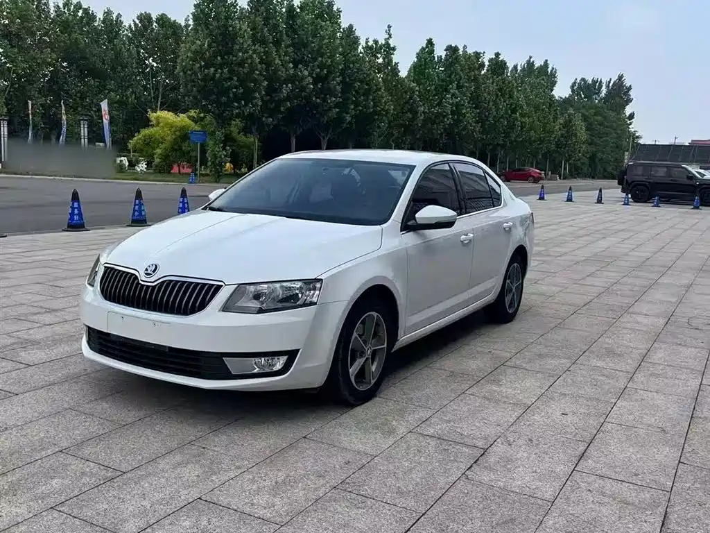 Škoda Octavia 2016 1.6L Automatic Pioneer Edition фото 2