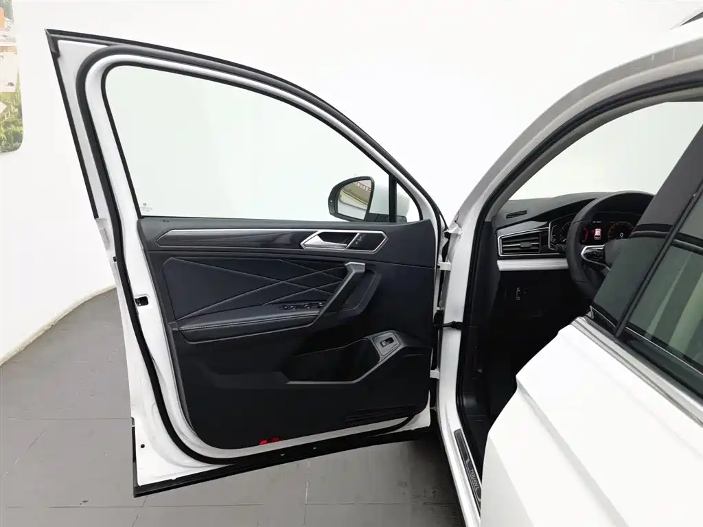 Volkswagen Tiguan L 2022 330TSI Automatic 2WD Smart Edition фото 8