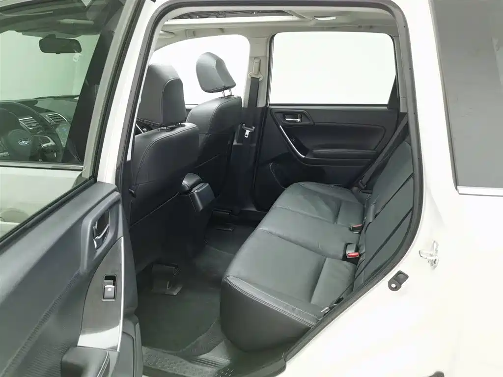 Subaru Forester 2016 2.0i Luxury Navigation Edition фото 15
