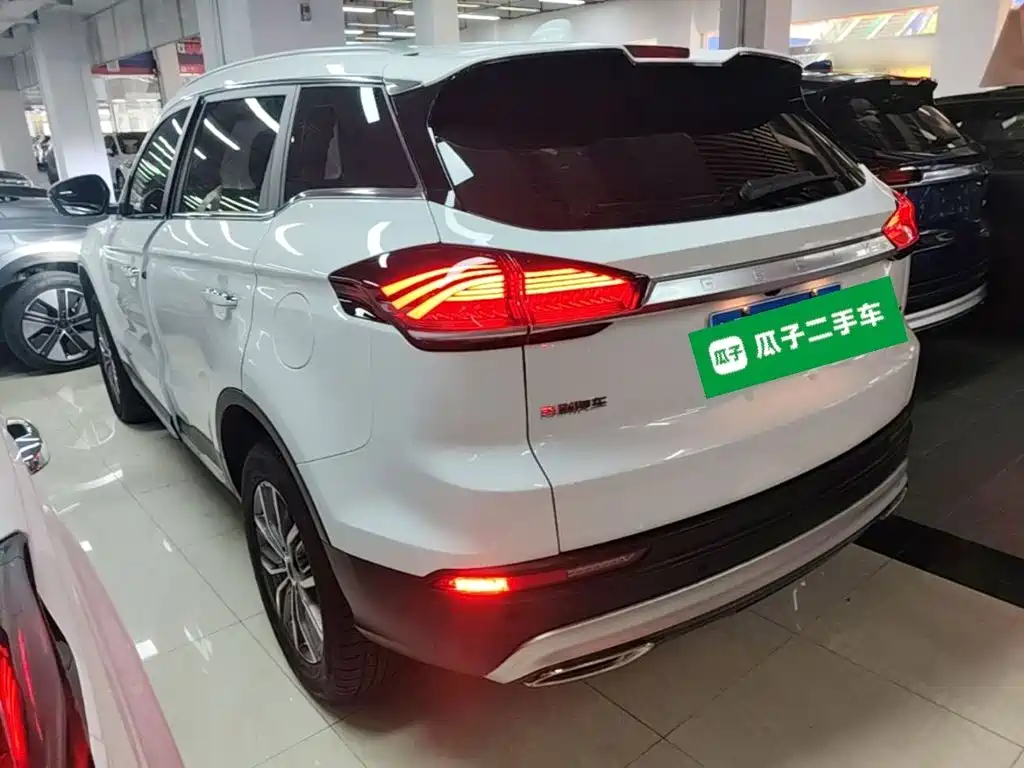 Фото 5 - Geely Atlas