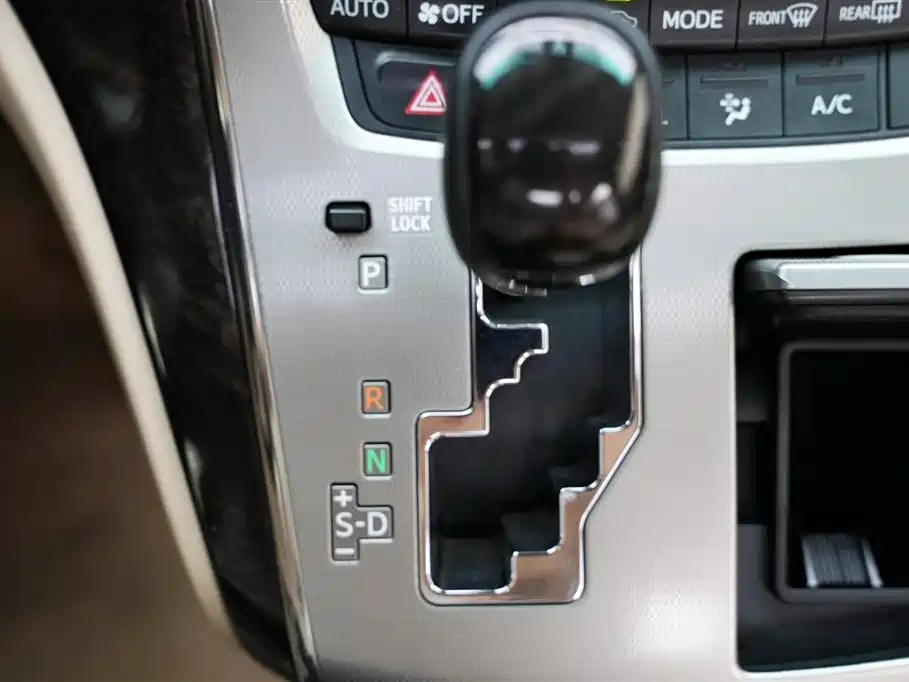 Toyota Alphard 2012 3.5L Luxury Edition фото 12