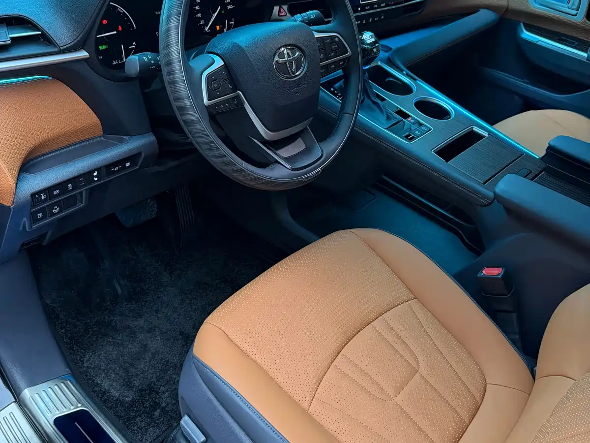 Toyota Granvia 2024 2.5L Hybrid Comfort фото 7