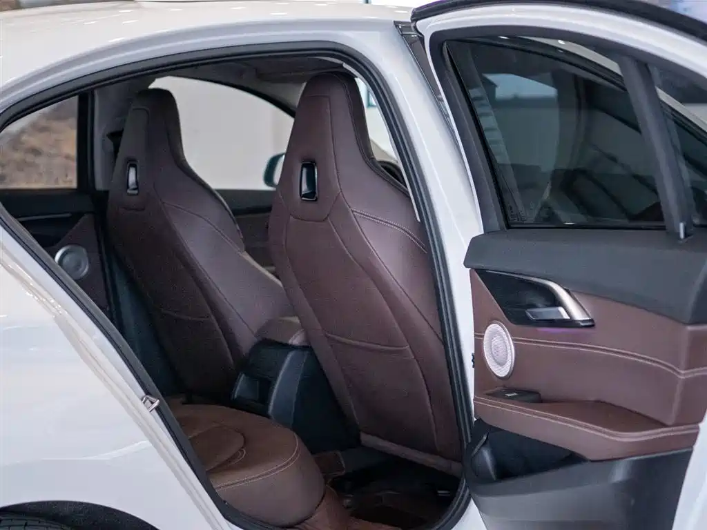 BMW 1 Series 2023 125i M Sport Shadow Edition фото 16