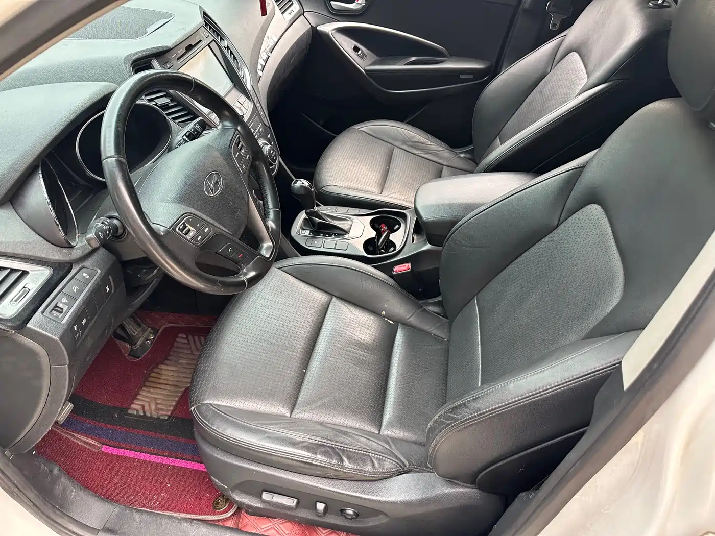 Hyundai Grand Santa Fe 2013 3.0L 7-Seater 4WD Comfort Edition фото 5
