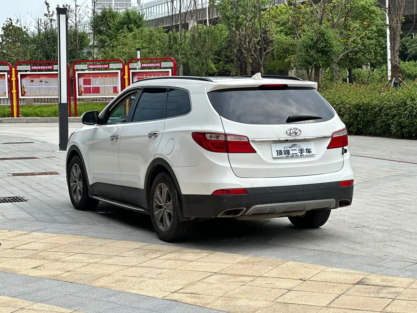 Hyundai Grand Santa Fe 2013 3.0L 7-Seater 4WD Comfort Edition фото 7
