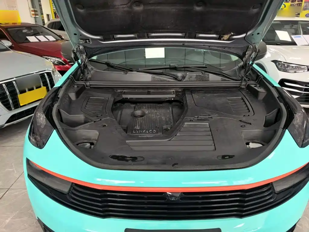 Фото 20 - Lynk & Co 01