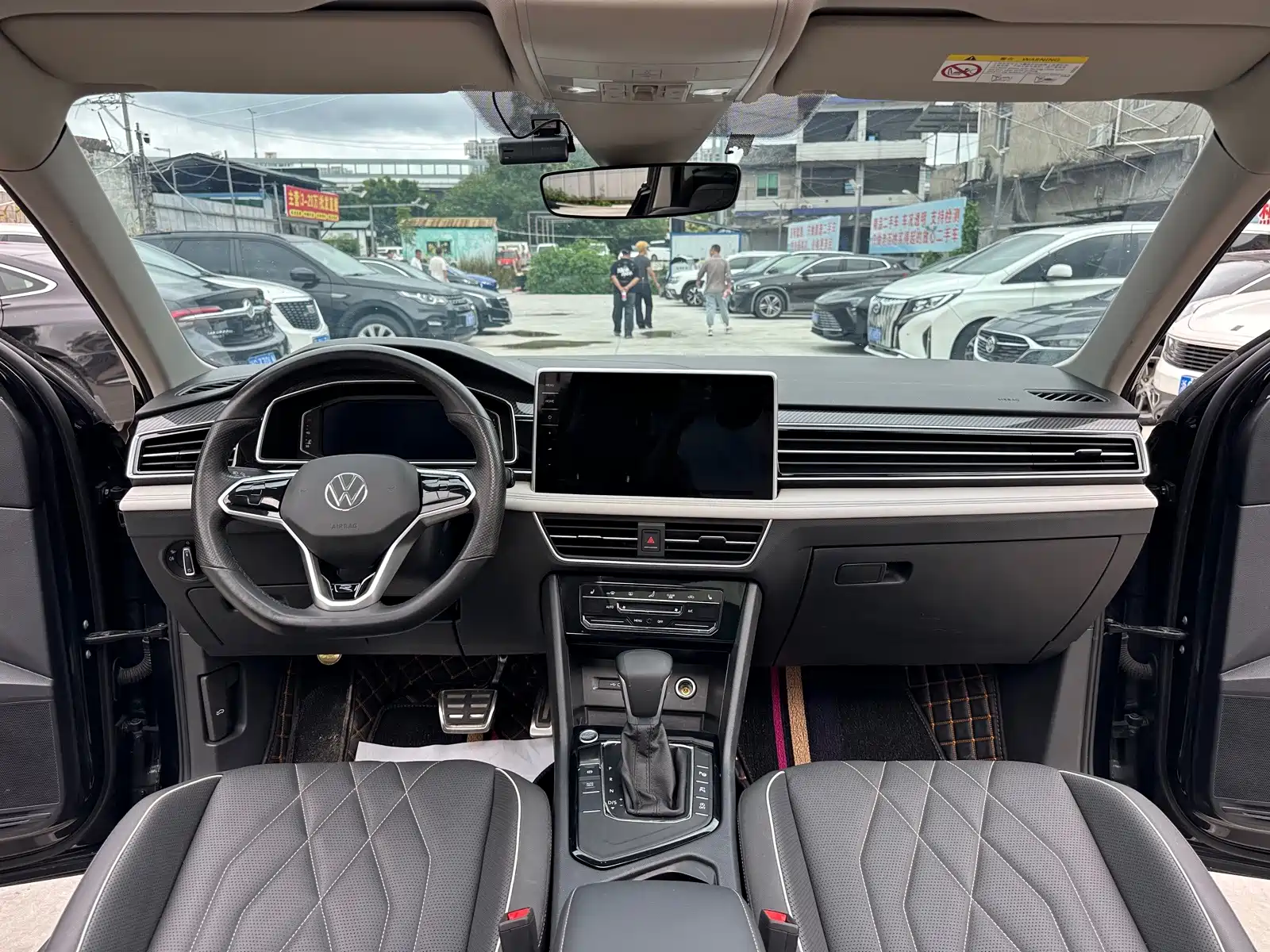 Photo 9 - Volkswagen Tiguan L