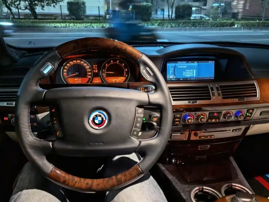 BMW 7 Series 2005 Model 740Li фото 6