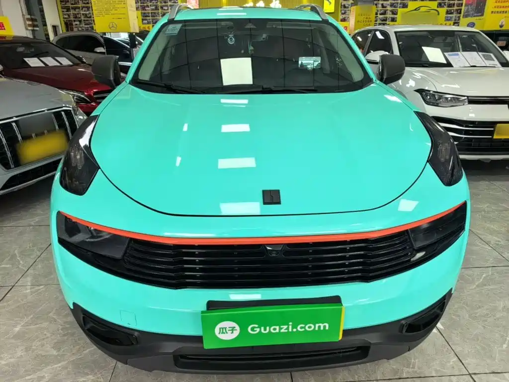 Фото 3 - Lynk & Co 01