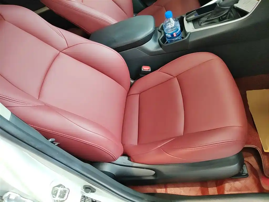 Toyota Wildlander 2023 2.0L CVT FWD LE фото 25